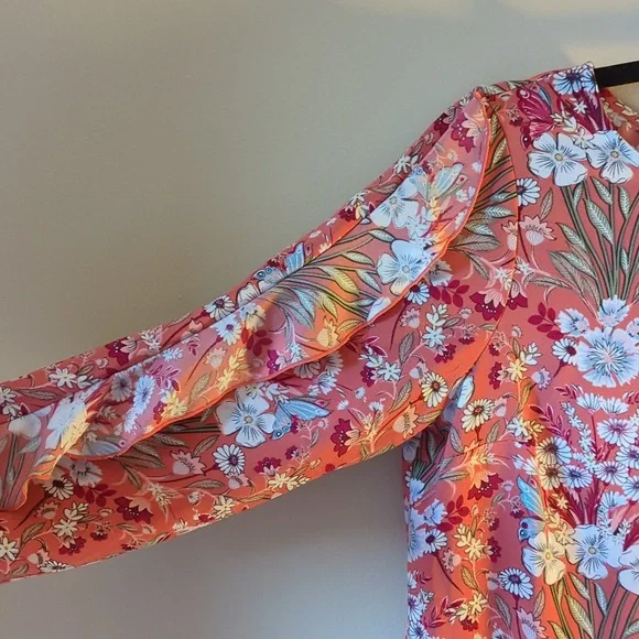 Small Lauren Conrad blouse - Picture 4 of 7